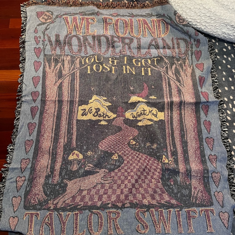 COPY - TAYLOR SWIFT WONDERLAND BLANKET